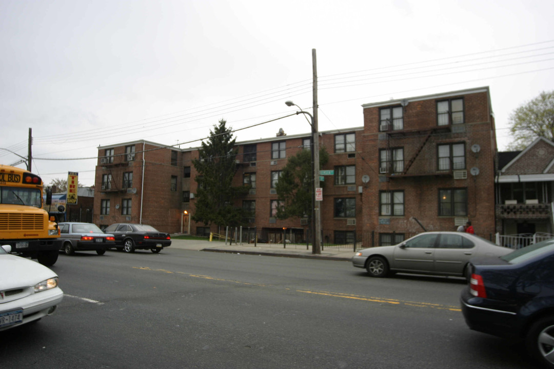 East Flatbush in Brooklyn, NY - Foto de edificio