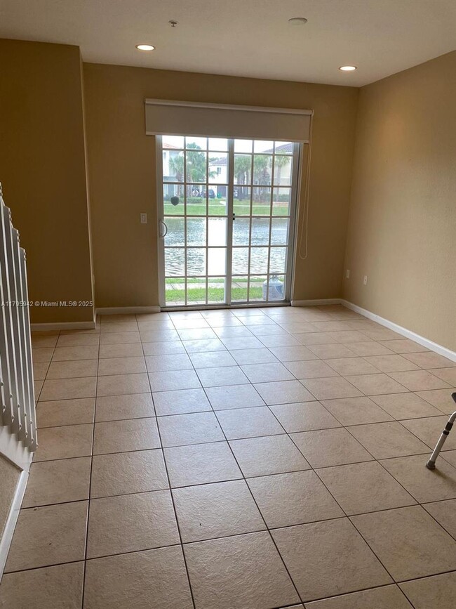 2832 SW 81st Ave in Miramar, FL - Building Photo - Building Photo