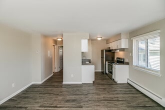 Poet Place Apartments in Riverview, MI - Foto de edificio - Building Photo