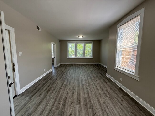 5319 W Fullerton Ave in Chicago, IL - Building Photo - Building Photo