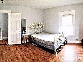 13 Highland St, Unit 1 in Waltham, MA - Building Photo - Building Photo