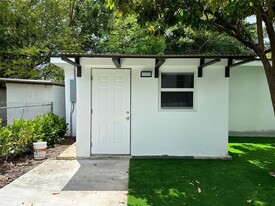 2340 SW 26th Ln, Unit 2340A in Miami, FL - Building Photo