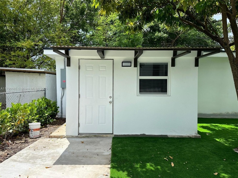 2340 SW 26th Ln, Unit 2340A in Miami, FL - Building Photo