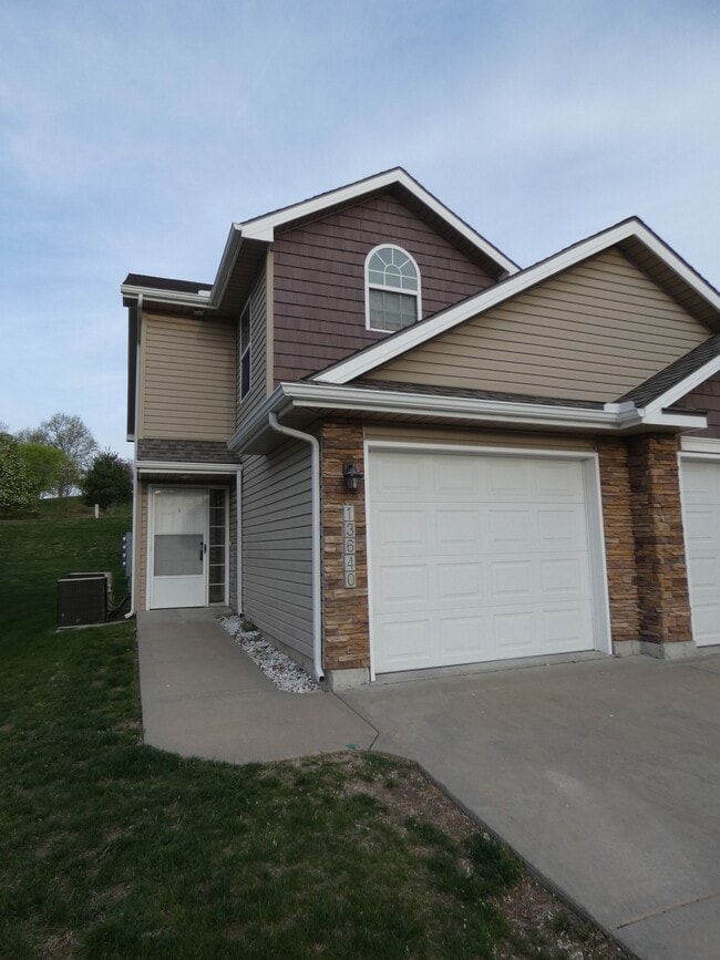 13640 Oak Valley Dr in Platte City, MO - Building Photo - Building Photo