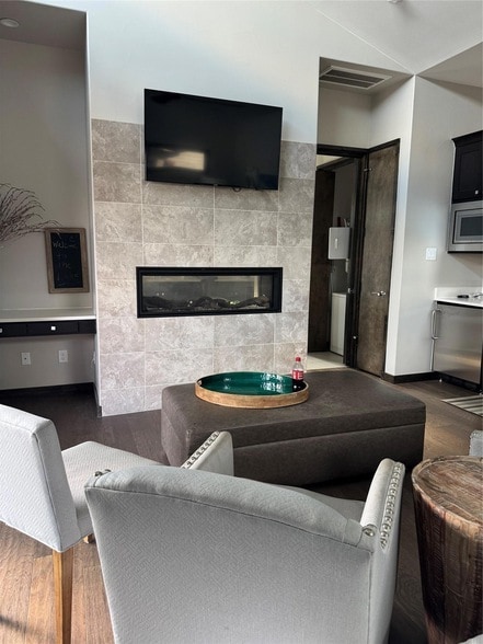 2113 Barbaro Way, Unit 11 in Spicewood, TX - Foto de edificio - Building Photo