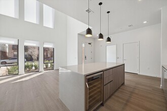 1 Riva Row in The Woodlands, TX - Building Photo - Building Photo