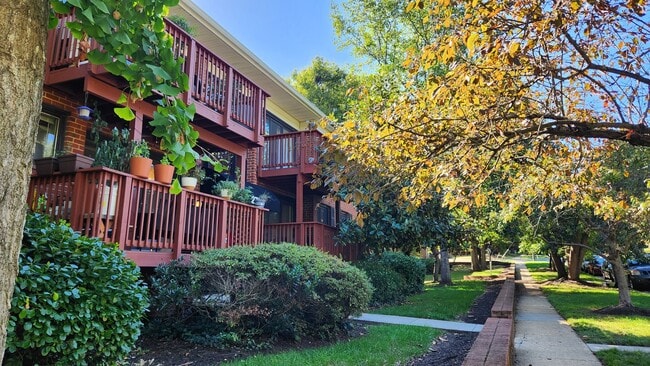 property at 2700 Dartmouth Rd