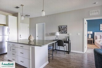 2300 Tapestry Park Dr, Unit 2250-409 in Land O Lakes, FL - Foto de edificio - Building Photo