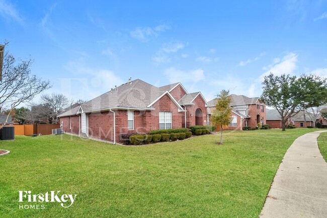 property at 3921 Cloudcrest Dr