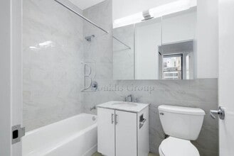 30 Carlisle St in New York, NY - Building Photo - Building Photo