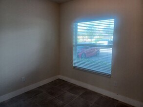 3313 SW 8th Pl in Cape Coral, FL - Foto de edificio - Building Photo