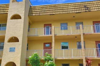 8225 Sunrise Lakes Blvd in Sunrise, FL - Building Photo - Building Photo