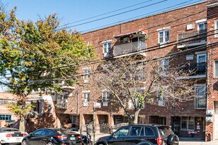4911 108th St in Corona, NY - Building Photo
