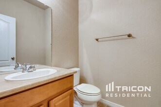 161 N Newbern Way in Aurora, CO - Foto de edificio - Building Photo