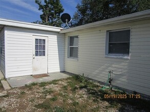 3911 Redwood Dr in Holiday, FL - Building Photo - Building Photo