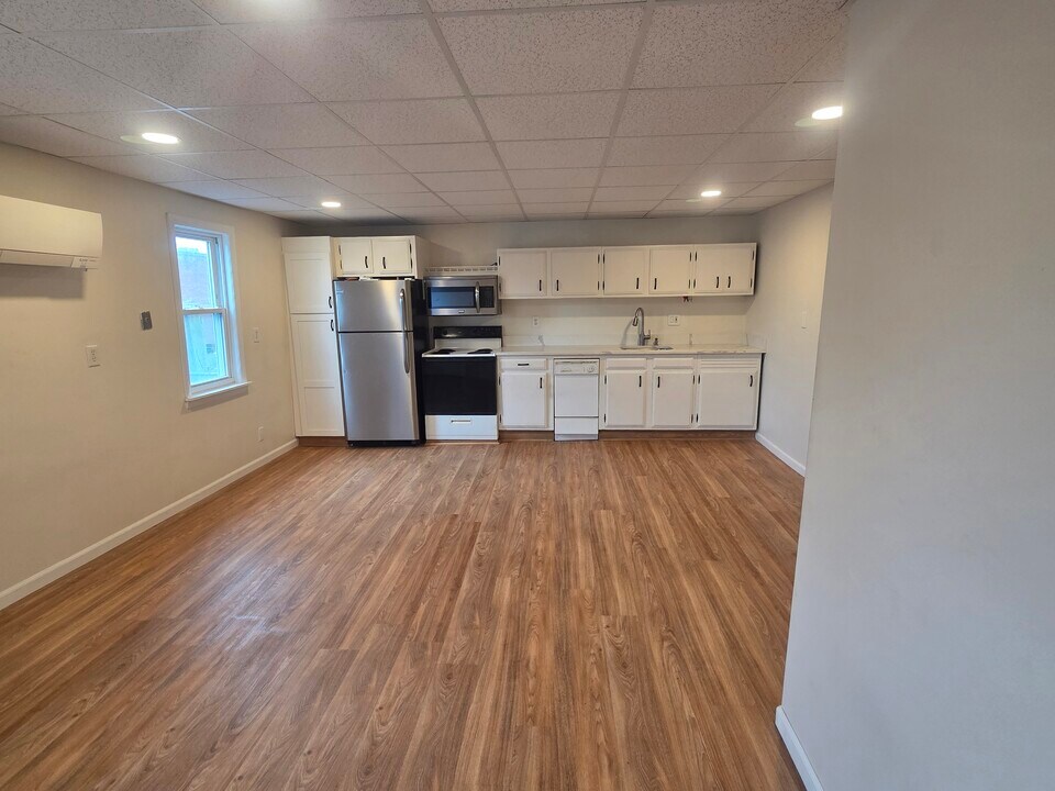 1 Railroad Ave, Unit Apt1 1st Floor in Wakefield, MA - Building Photo