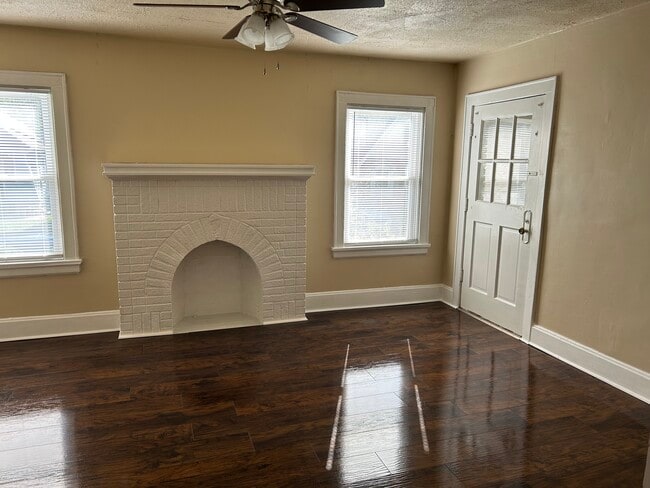 1802 Lawn Ave, Unit 1 in Cincinnati, OH - Foto de edificio - Building Photo