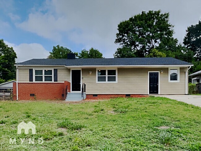 property at 3026 Bellaire Dr