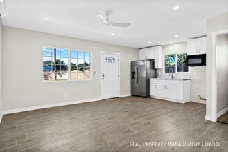 940 E Anahurst Pl in Santa Ana, CA - Building Photo - Building Photo