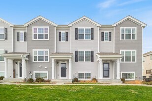 2463 Bella Dr in Pingree Grove, IL - Building Photo