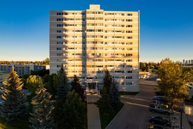 Glenmore Heights Apartments in Calgary, AB - Building Photo - Building Photo