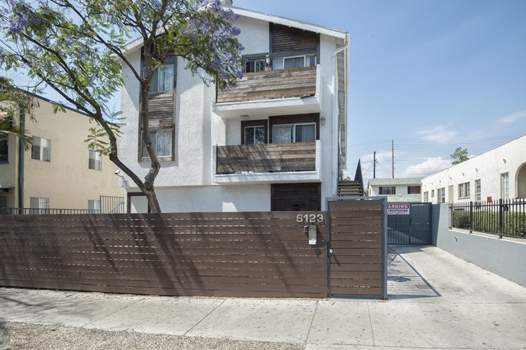 Eleanor Place in Los Angeles, CA - Foto de edificio