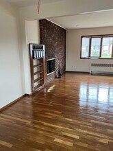 5 Brighton Pl in Hicksville, NY - Building Photo - Building Photo
