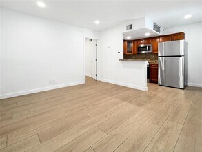 417 NE 17th Ave in Fort Lauderdale, FL - Building Photo - Building Photo