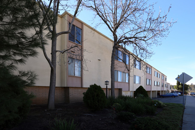 Mission Gorge Terrace in San Diego, CA - Building Photo - Building Photo