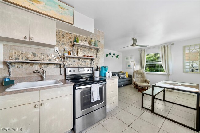 83 7th St in Bonita Springs, FL - Building Photo - Building Photo