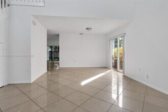 106 Gables Blvd in Weston, FL - Building Photo - Building Photo