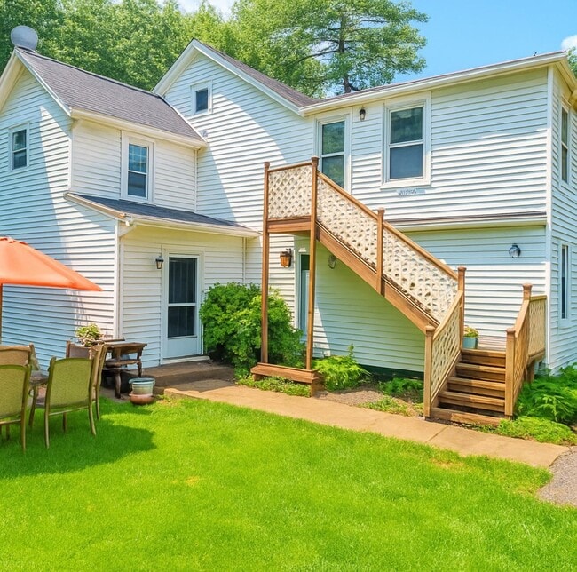 352 Violet Ave in Poughkeepsie, NY - Building Photo - Building Photo