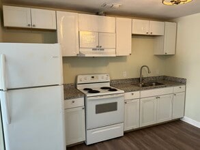6740 Apalachee Pky, Unit B in Tallahassee, FL - Building Photo - Building Photo