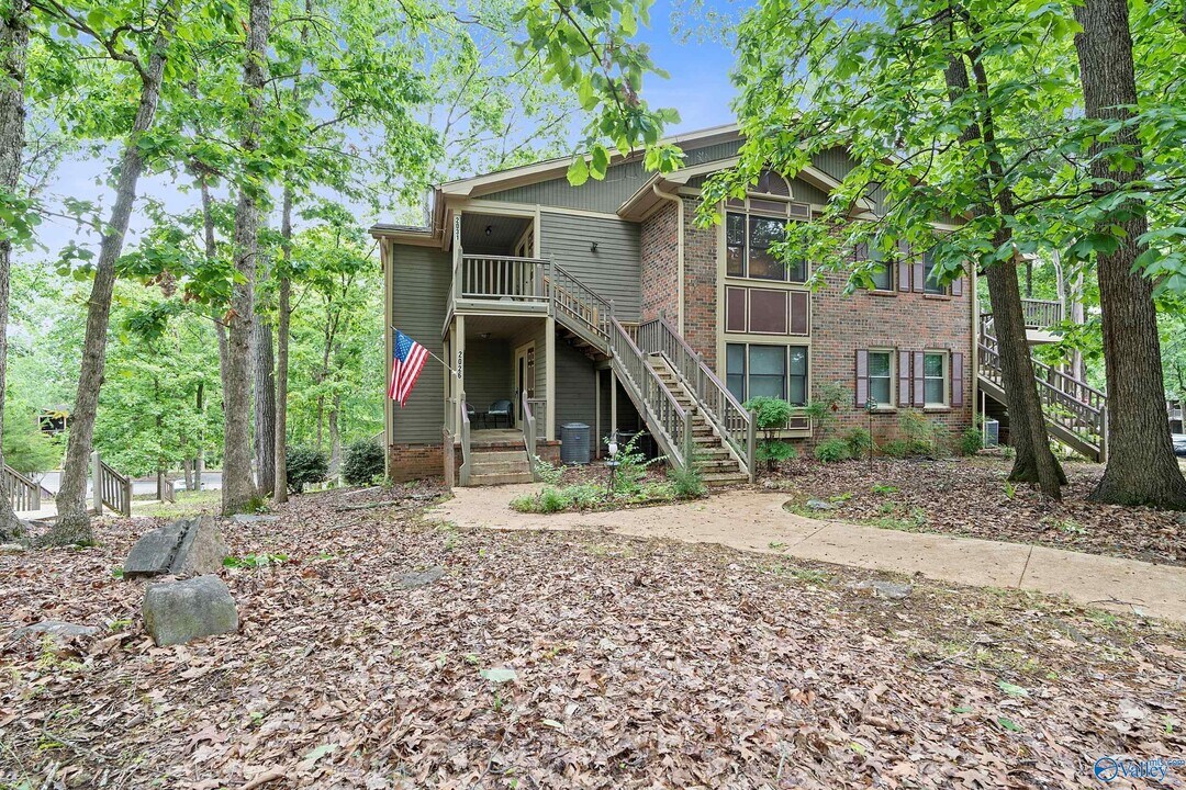 2031 Woodlawn Dr SW in Huntsville, AL - Building Photo