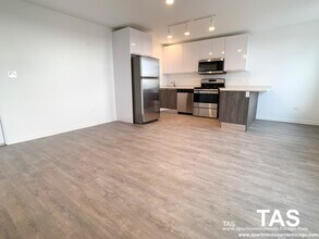 940 W Winona St, Unit 804 in Chicago, IL - Building Photo - Building Photo