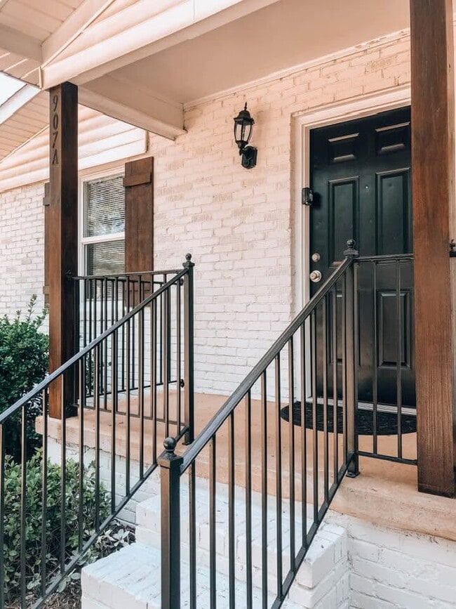 property at 907A Hampton Ave