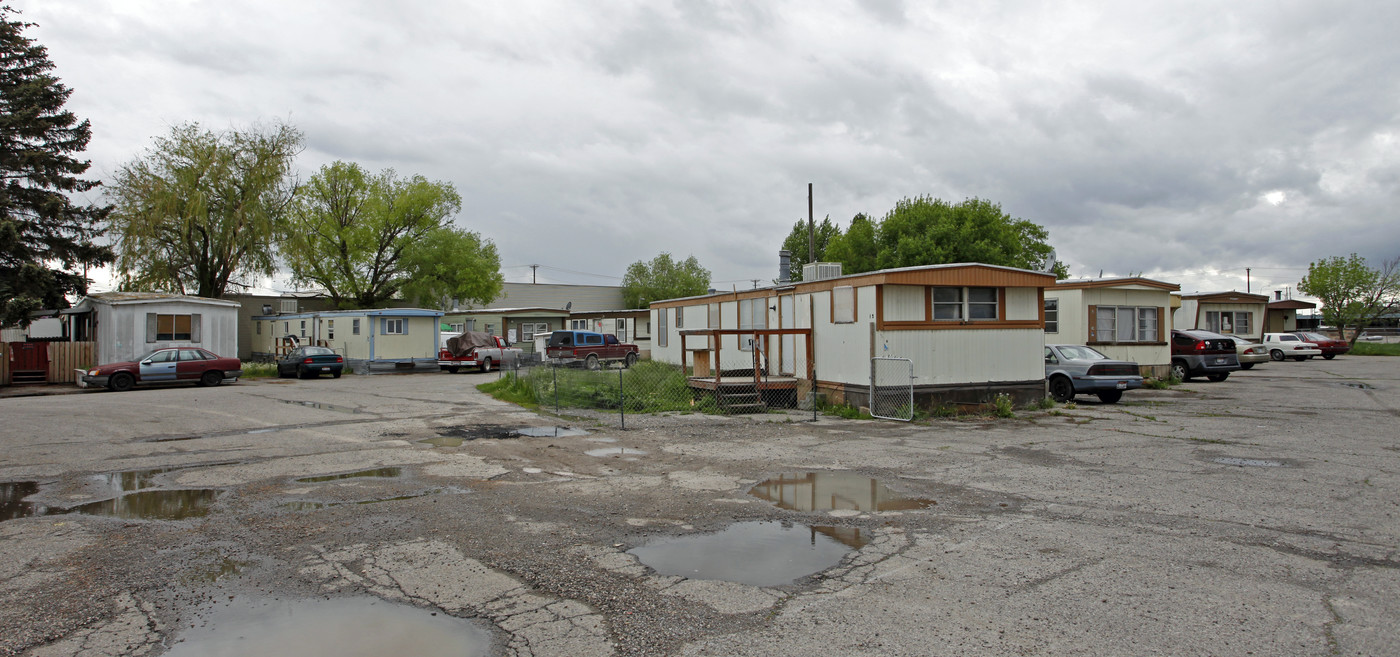 3570 S Yellowstone Hwy in Idaho Falls, ID - Building Photo