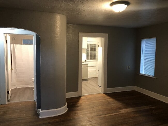 1132 Cherry Laurel St in Tallahassee, FL - Building Photo - Building Photo