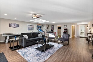 6815 W 87th St in Oak Lawn, IL - Building Photo