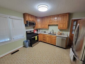 1304 Gracewood Dr in Greensboro, NC - Building Photo - Building Photo