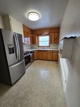 105 W Willman St in Hiawatha, IA - Building Photo - Building Photo