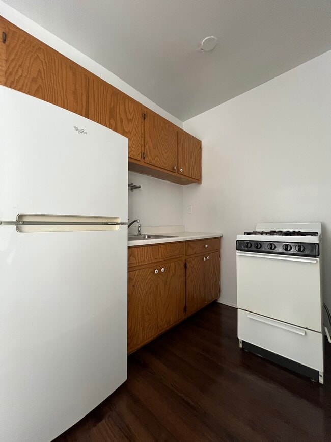 property at 4060 N Kenmore Ave