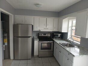 7640 Pembroke Rd, Unit C in Miramar, FL - Foto de edificio - Building Photo