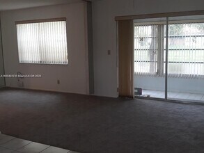 147 Lake Carol Dr in West Palm Beach, FL - Building Photo - Building Photo