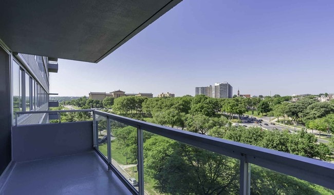 Park Towne Place Apartments in Philadelphia, PA - Foto de edificio - Building Photo