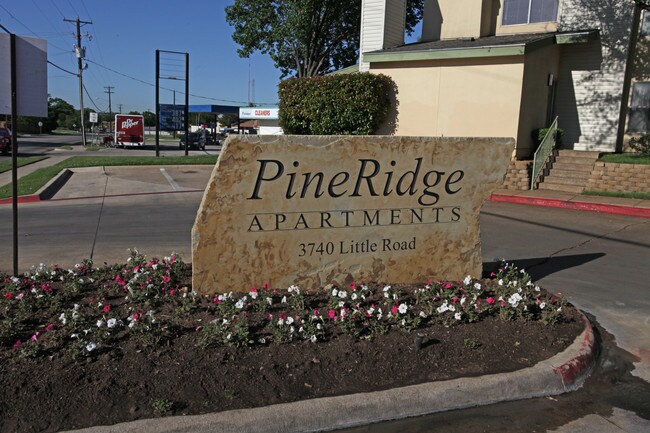 Pine Ridge Apartments in Arlington, TX - Building Photo - Building Photo