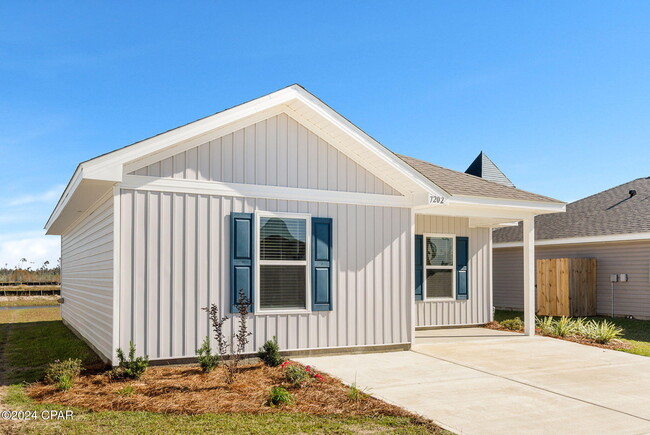 7202 Madison Square Dr in Callaway, FL - Building Photo - Building Photo