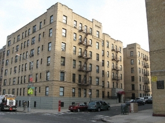 165 W 197th St in Bronx, NY - Building Photo