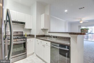 3851 Aristotle Ct-Unit -1-205 in Fairfax, VA - Building Photo - Building Photo