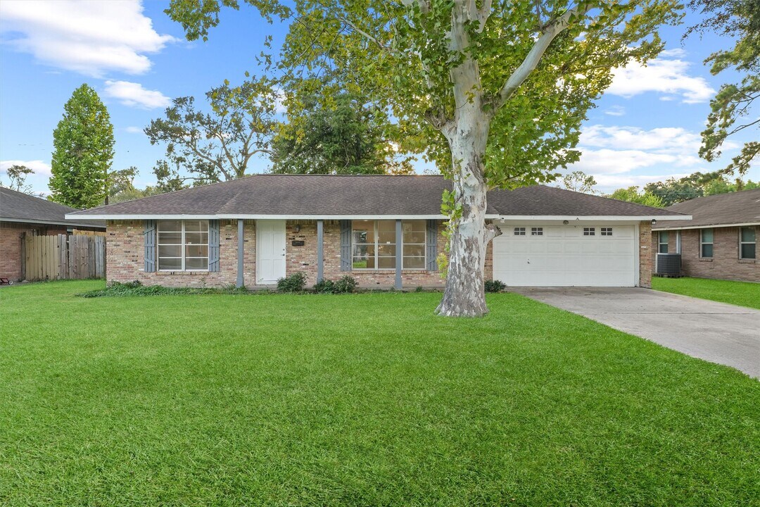 3015 Peppermill Rd in Houston, TX - Building Photo